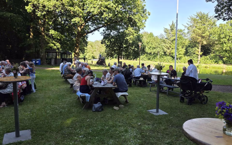 Filmklip og billeder fra Midsommerfest i Tistrup Anlæg