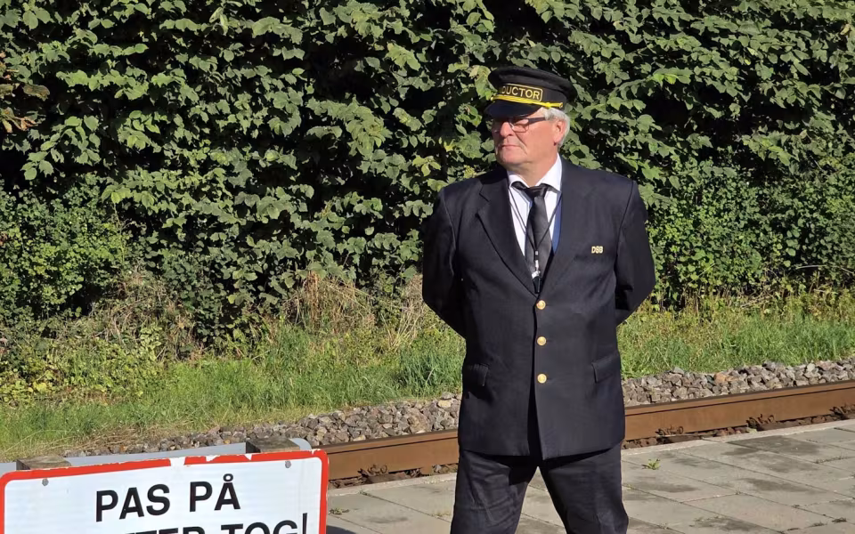 Tistrup Station forvandlet til et festligt samlingspunkt i anledning af den vestjyske længdebane 150-års jubilæum.