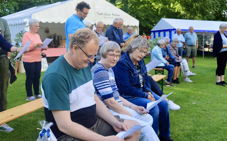 Seniorfest med rundtur og hyldestindslag