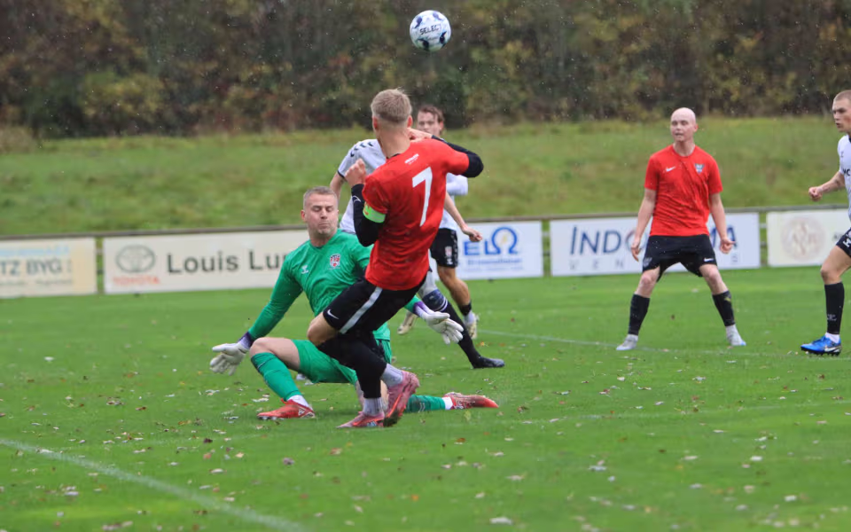 Varde redder point i overtiden