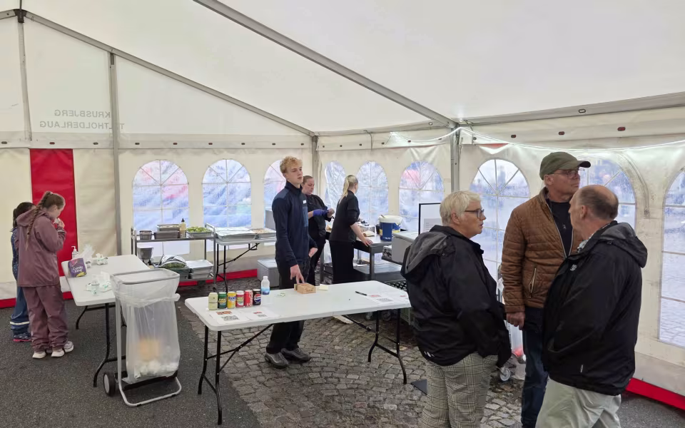 Regnen stoppede ikke sensommerens Late Night i Ølgod - Se billeder