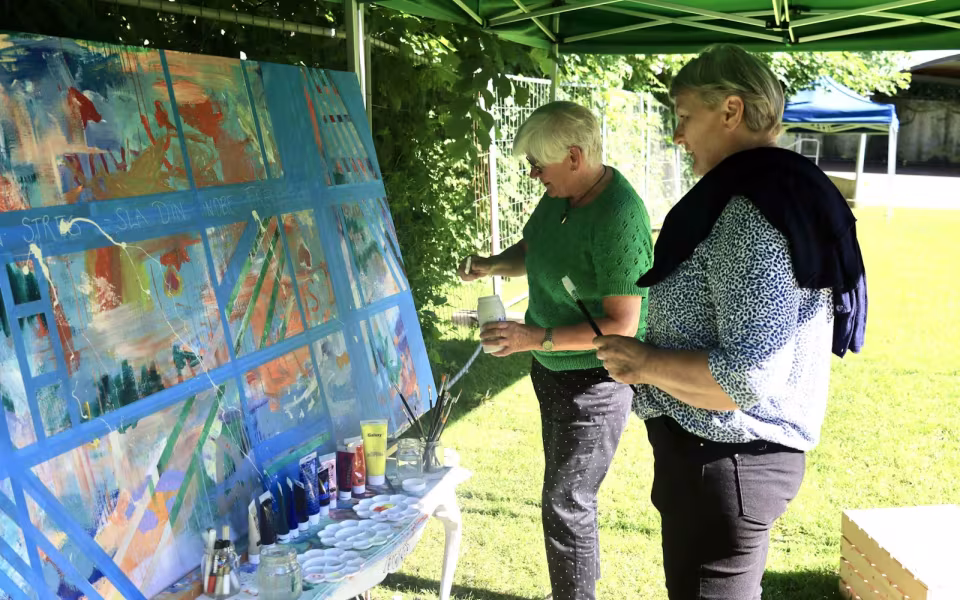 Seniorfest med rundtur og hyldestindslag