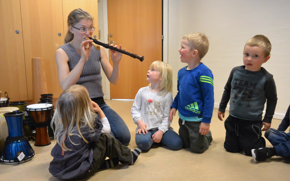 Musik og kreativitet i børnehaven, dagplejen og skolen