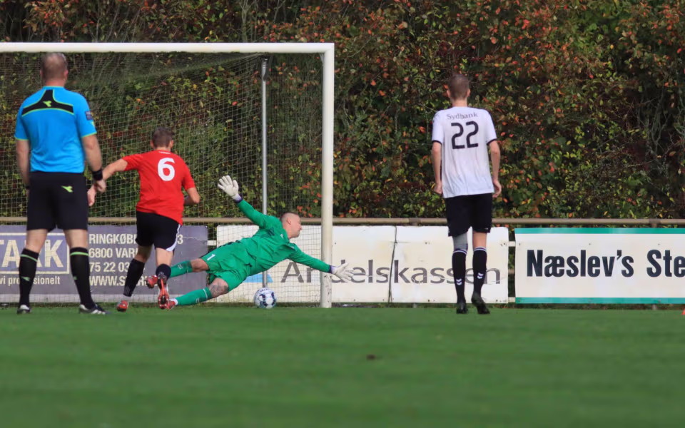 Varde redder point i overtiden