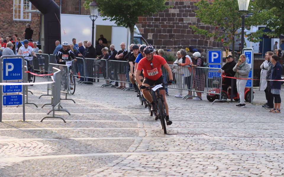 Sponsorløb skabte fest på torvet