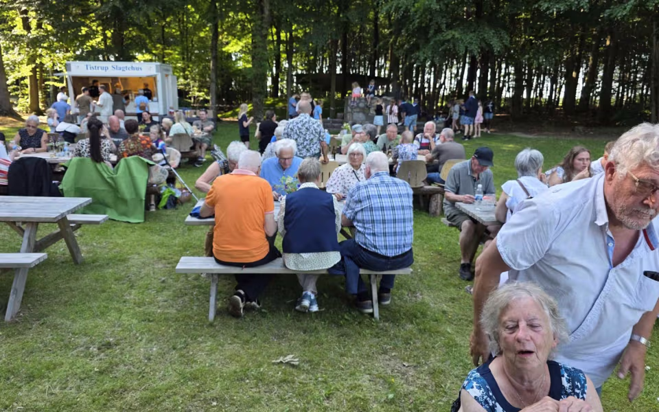 Filmklip og billeder fra Midsommerfest i Tistrup Anlæg