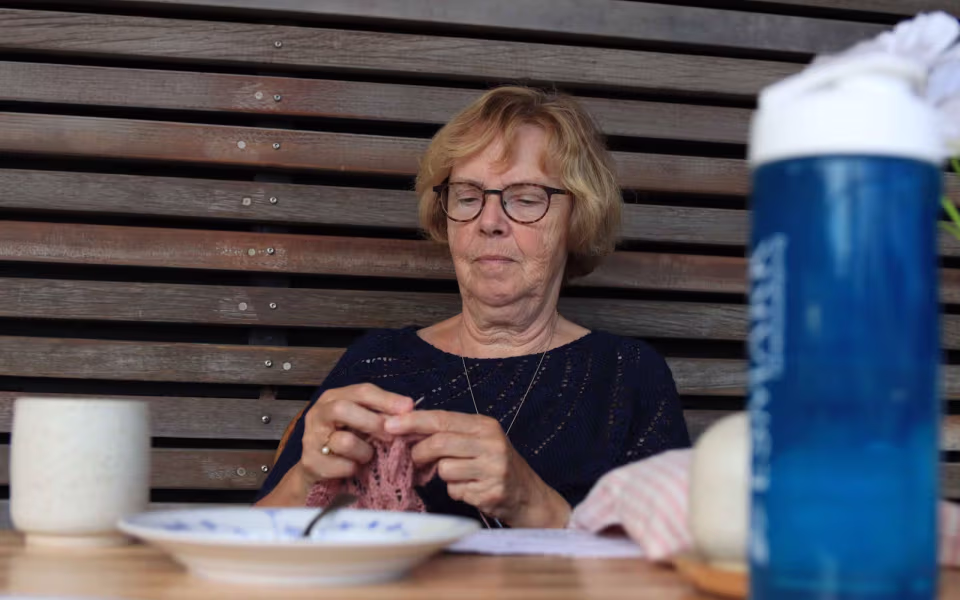 Strikkenørderne samles igen i Henne