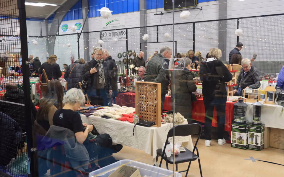 Julemarked samlede Billum i hallen
