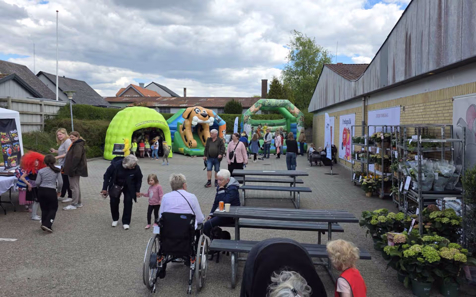 Stor deltagelse til Tistrup Screaming Carneval på torvet - Se de mange billeder
