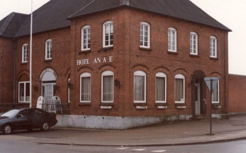 Købmandsgård, hotel og smed
