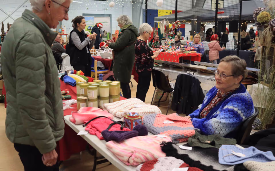 Julemarked samlede Billum i hallen