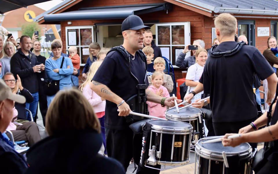 Sommeraften med rytmer i byen