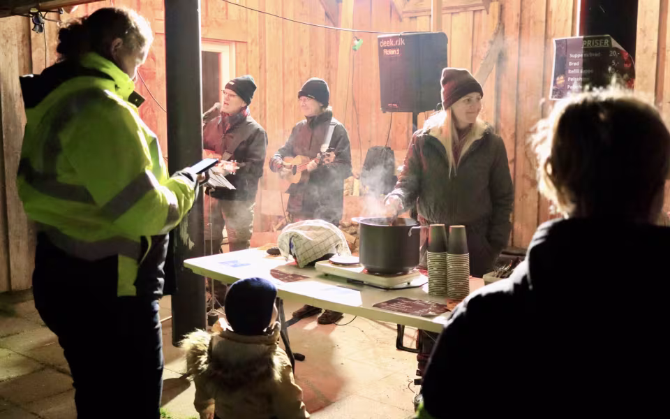 Mørkegåtur og hygge ved børnehaven
