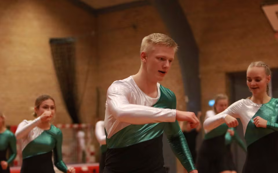Seniorer fejrer gymnastik og fællesskab