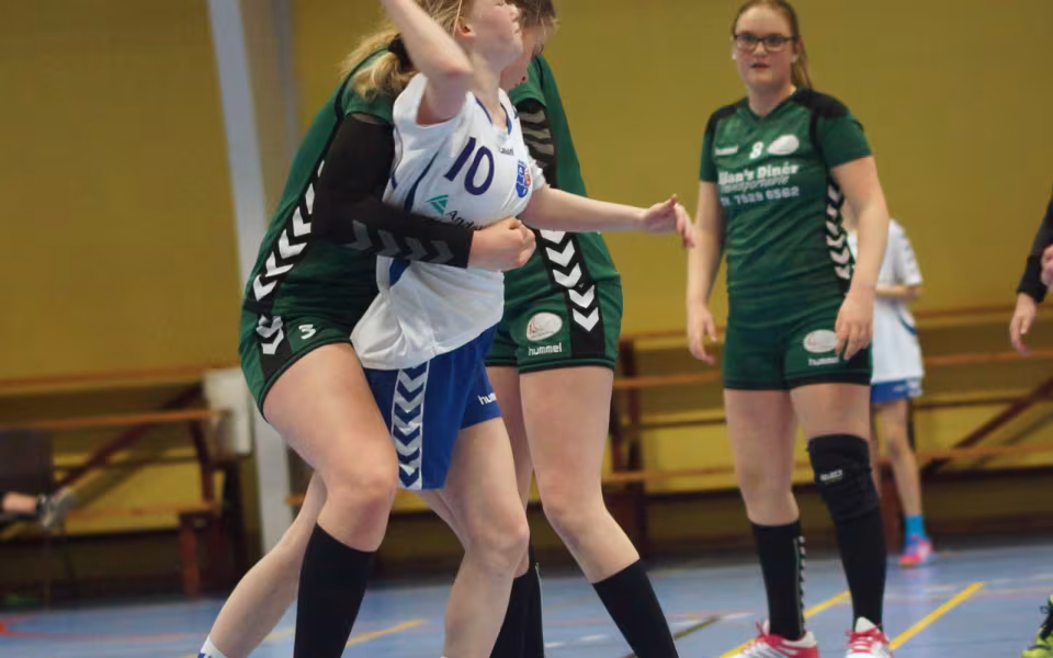 Ansager U14 håndboldpiger Ansager vandt 10-7 mod Varde HK