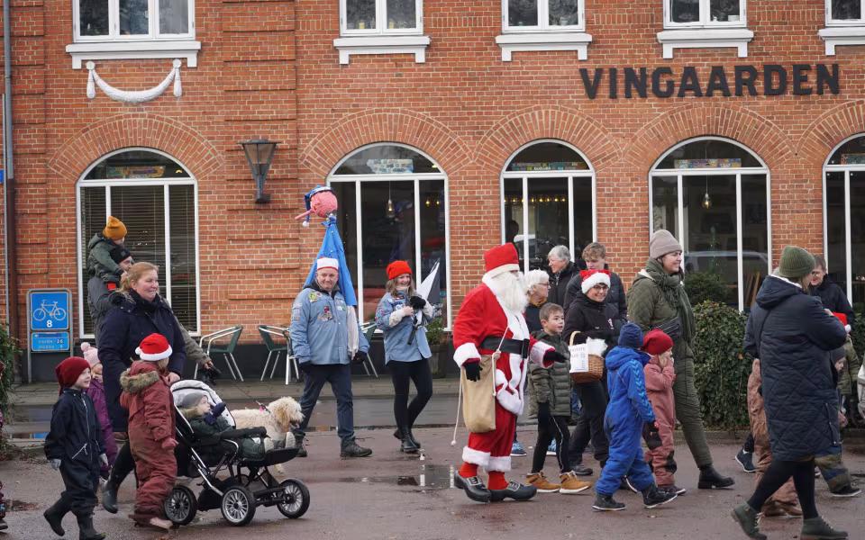 Julemanden er fundet og på torvet tændes juletræet