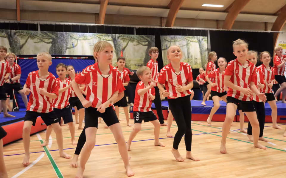 Forårsopvisning styrker integration i Outrup
