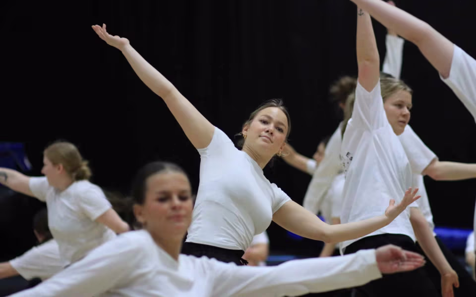 Julegymnastik samler fuldt hus