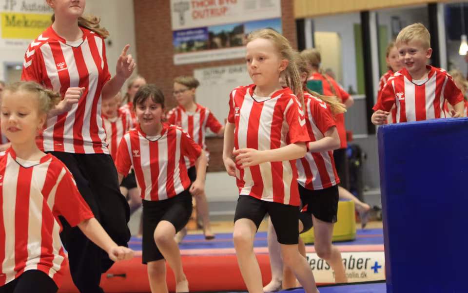 Forårsopvisning styrker integration i Outrup