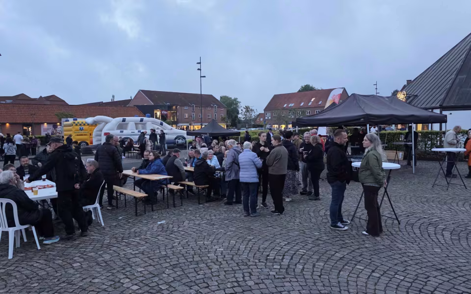 Regnen stoppede ikke sensommerens Late Night i Ølgod - Se billeder
