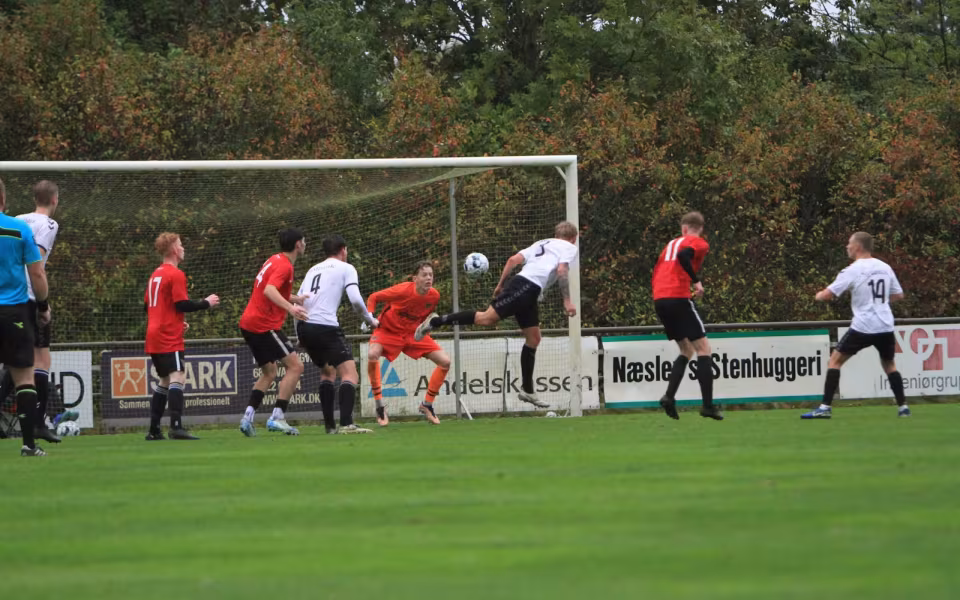 Varde redder point i overtiden