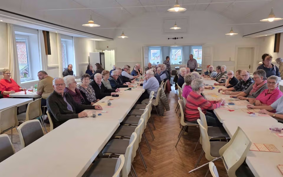 Billeder fra julebanko i Strellev Forsamlingshus.