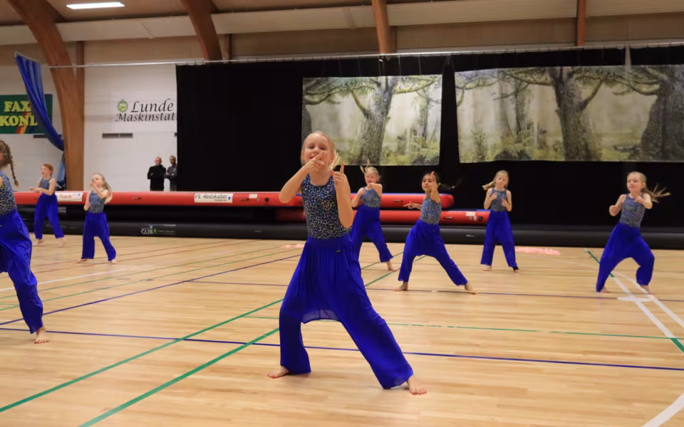 Forårsopvisning styrker integration i Outrup