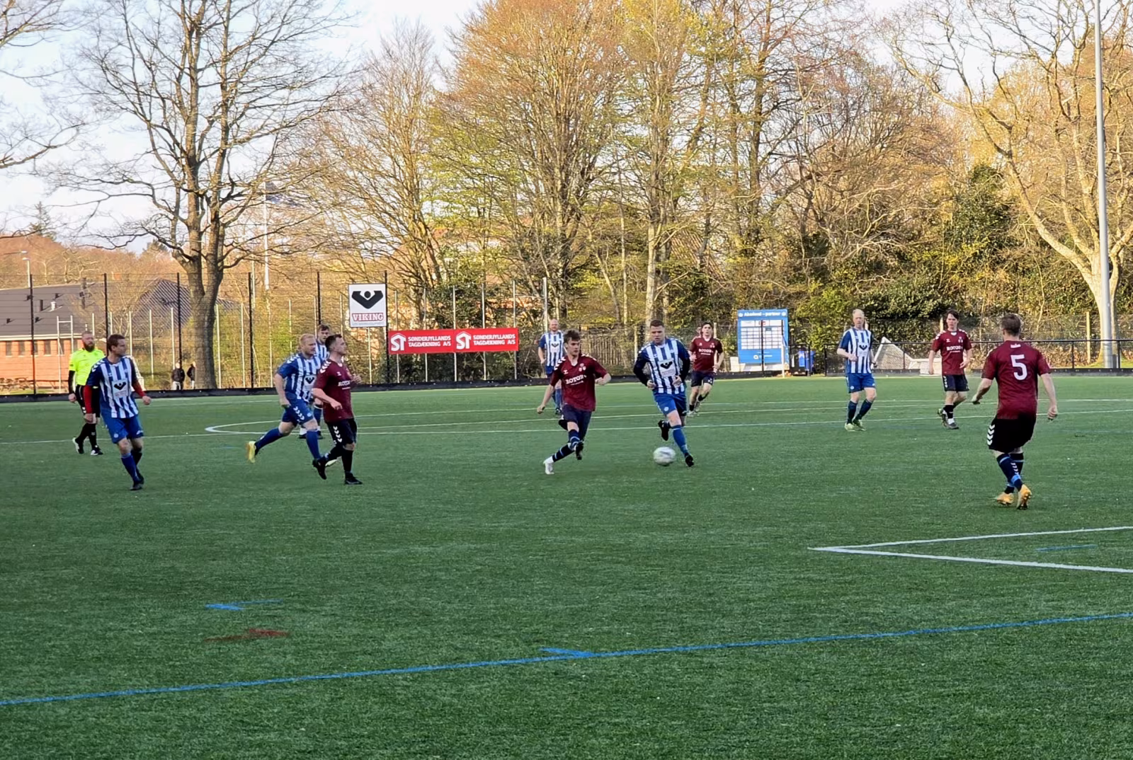 Serie 3 fodbold. EFB mod HTS 5-1 til EFB.