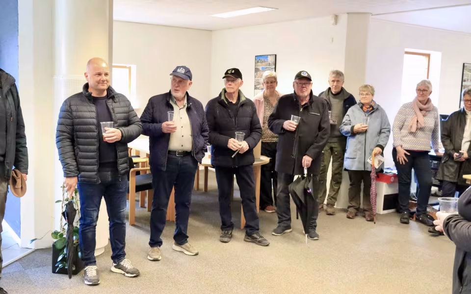 Frello-gruppen afslører Blå Kugle kunstværk
