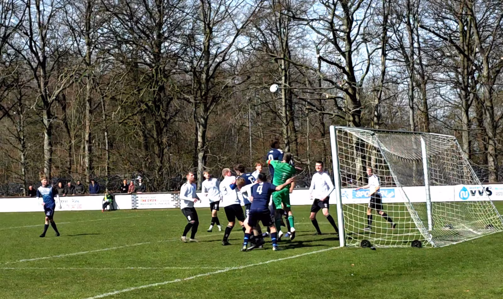 Fodbold - Tredje sejr til serie 1. HTS-Varde 4-1(2-1). Se filmklip fra anden halvleg.
