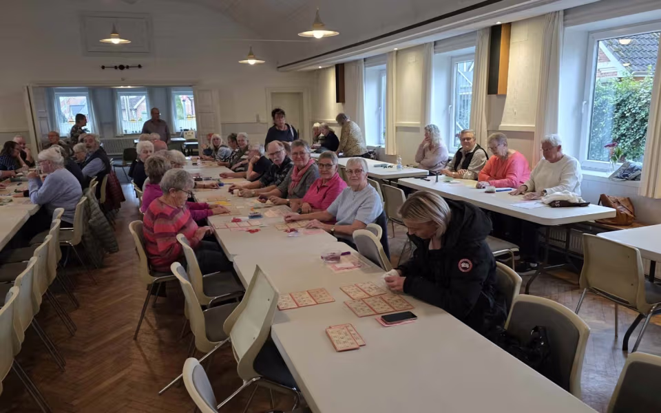 Billeder fra julebanko i Strellev Forsamlingshus.