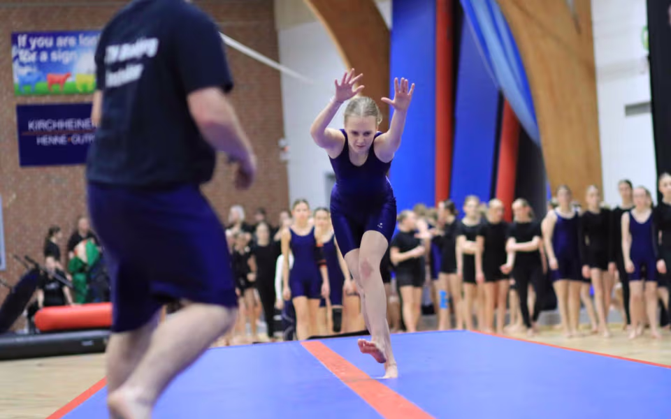 Julegymnastik samler fuldt hus