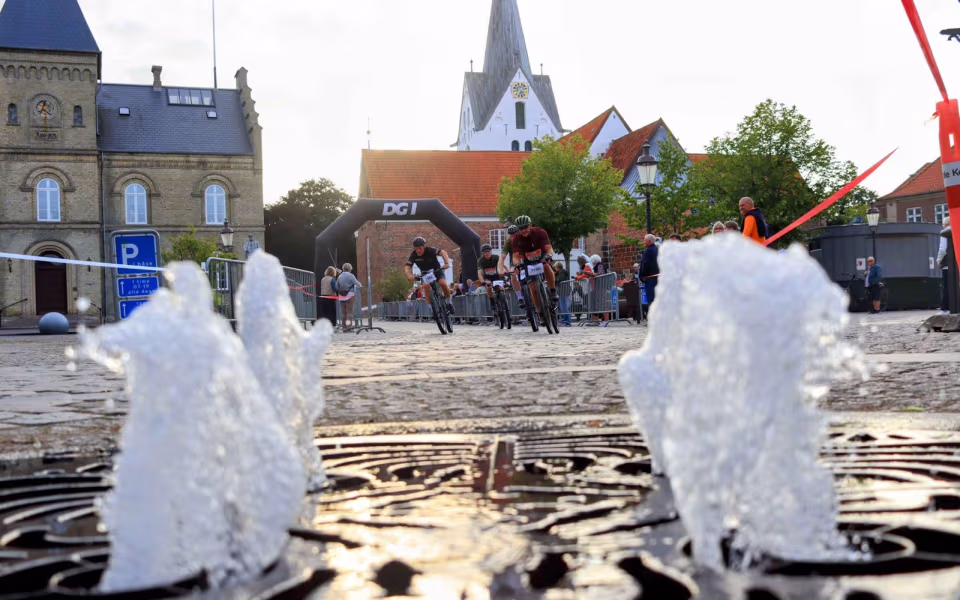 Sponsorløb skabte fest på torvet