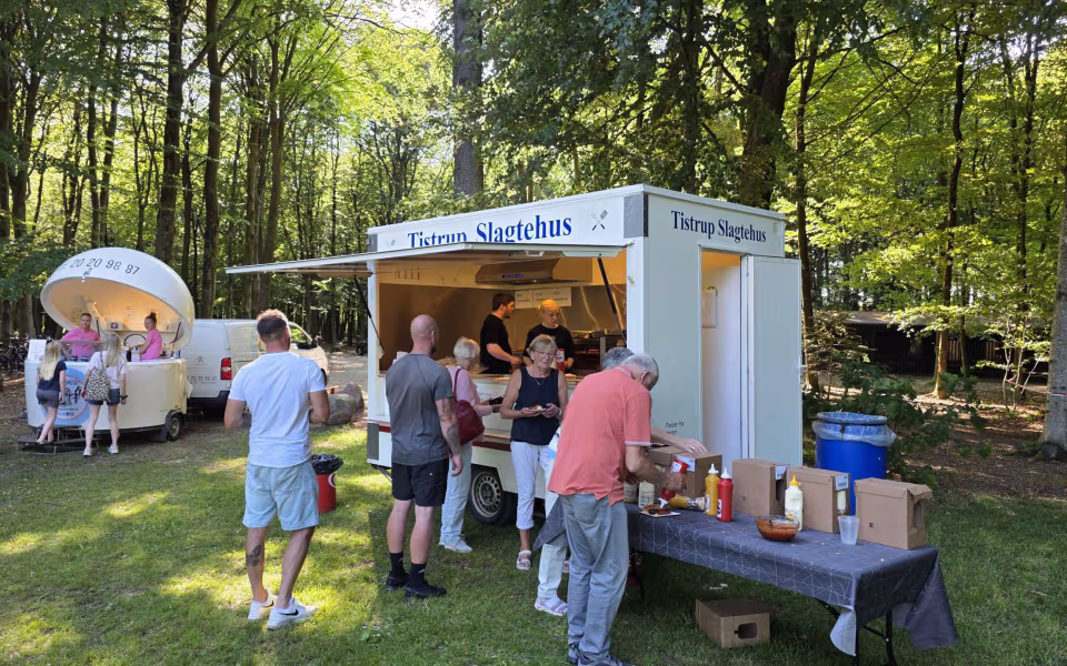 Filmklip og billeder fra Midsommerfest i Tistrup Anlæg