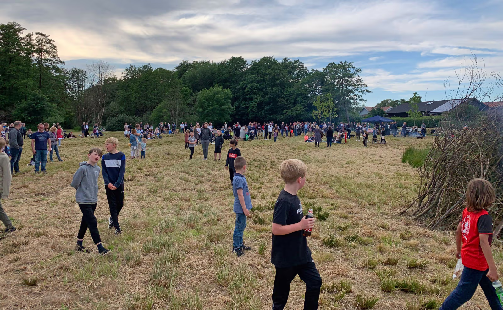 Mange fandt vej til Ansager Søpark hvor der for første gang blev fejret Sankt Hans