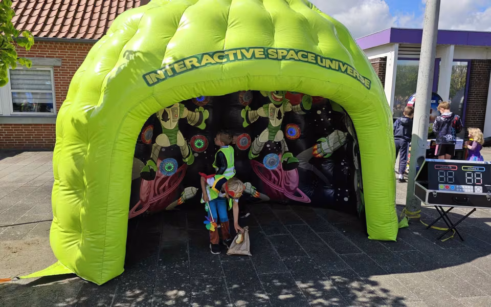 Tistrup Screaming Karneval. Billeder fra Børnehave, Plejehjem og Torvet.