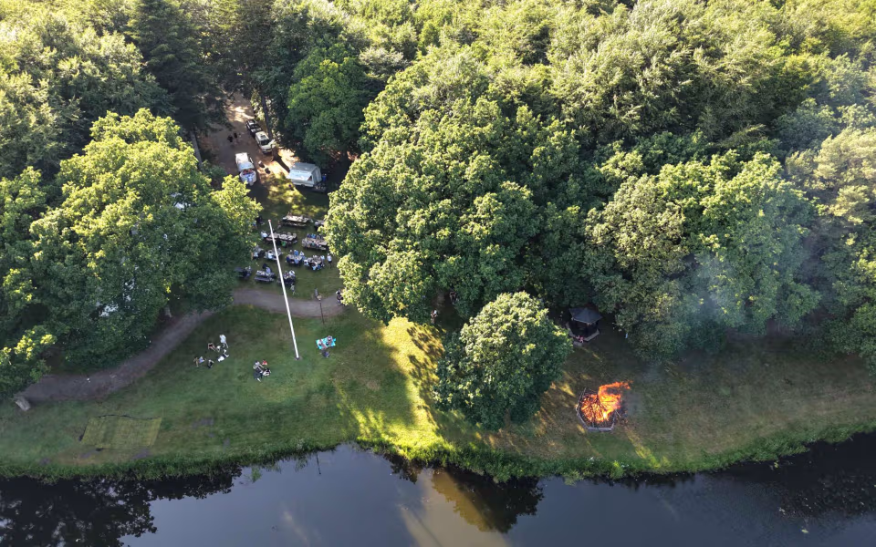 Filmklip og billeder fra Midsommerfest i Tistrup Anlæg