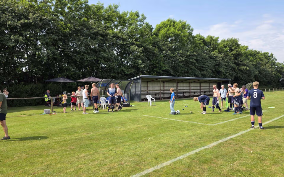 HTS serie 3 vandt 2-0 over Sønderris i playoff kamp om at spille i serie 3 efter sommerferien.