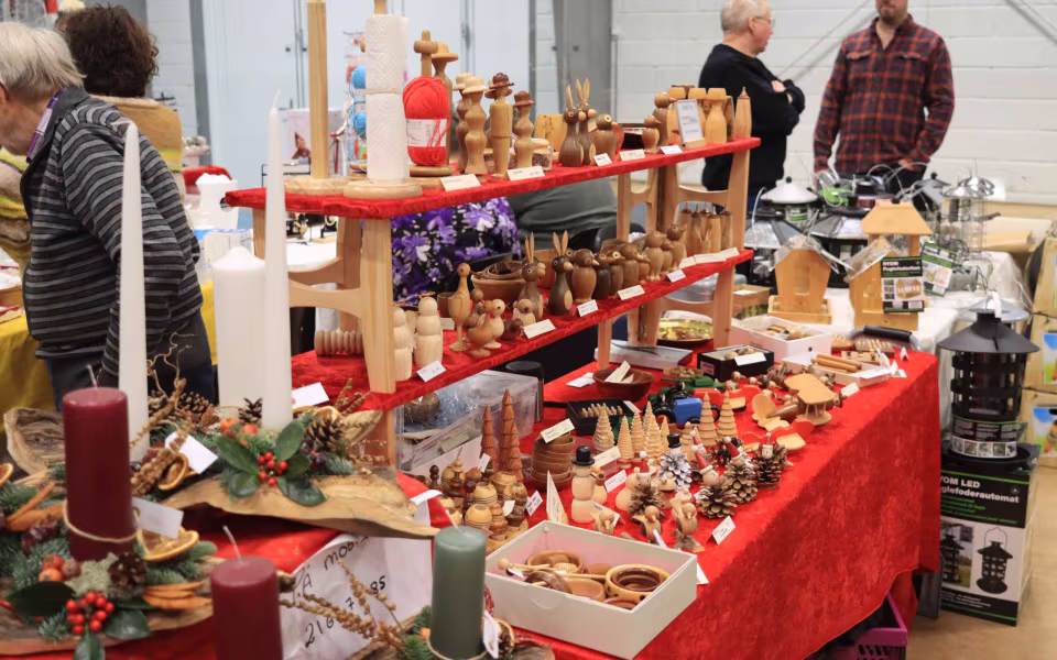 Julemarked samlede Billum i hallen