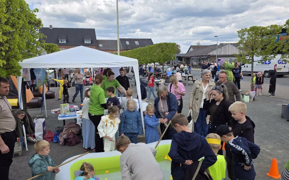 Stor deltagelse til Tistrup Screaming Carneval på torvet - Se de mange billeder