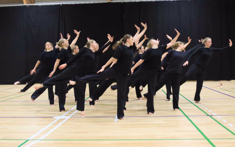 Julegymnastik samler fuldt hus