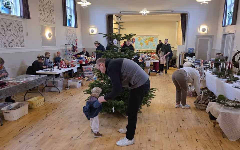 Julestue og loppemarked i Lindbjerg Forsamlingshus – en hjertevarm succes!