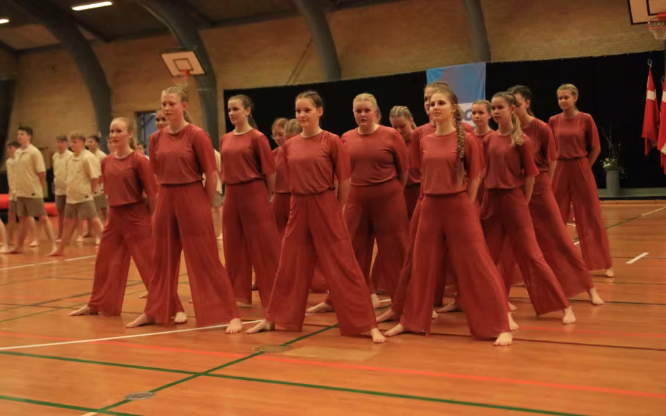Farverig opvisning lyser Sportspark op