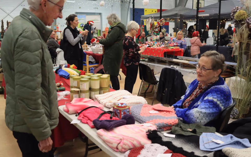 Julemarked samlede Billum i hallen