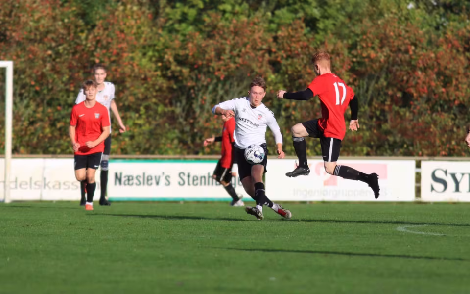 Varde redder point i overtiden