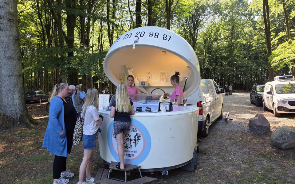 Filmklip og billeder fra Midsommerfest i Tistrup Anlæg