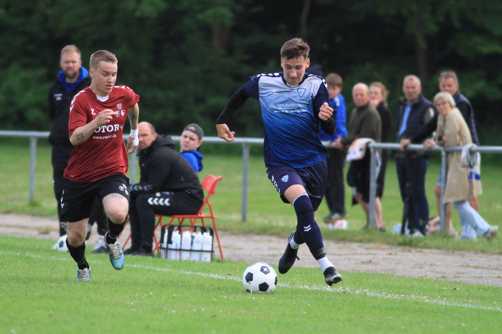 Blåbjergs Frederik Lauridsen med bolden i dagen kamp mod HTS