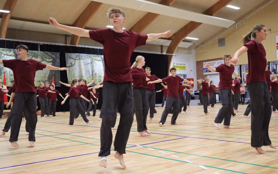 Forårsopvisning styrker integration i Outrup
