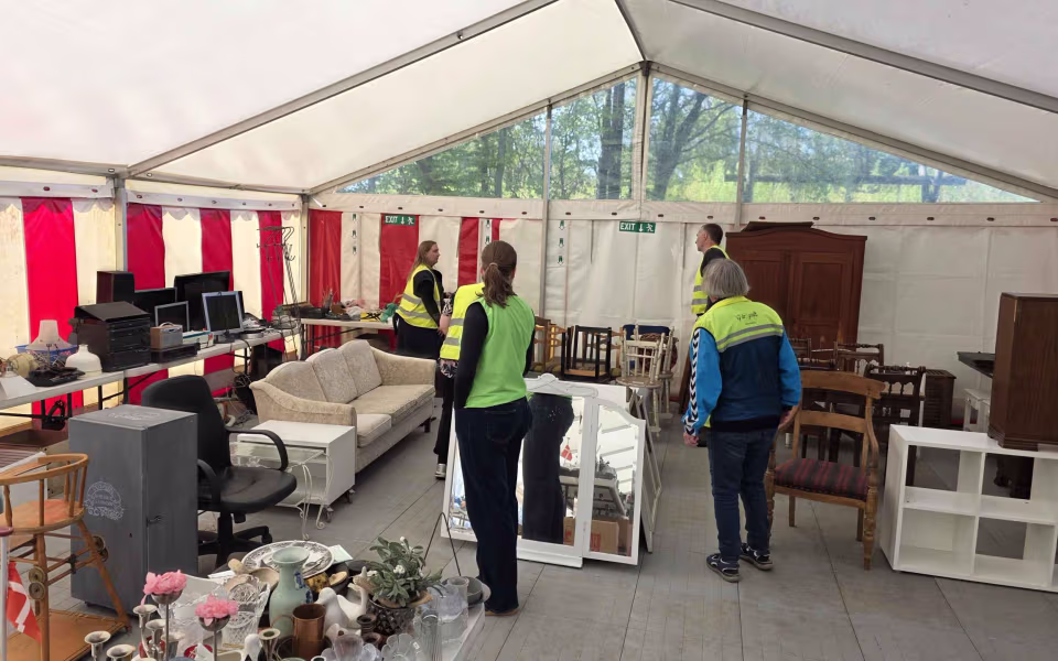 Årets Loppemarked på Krusbjerg Stadion: En dag med fællesskab, handel og stærke traditioner.