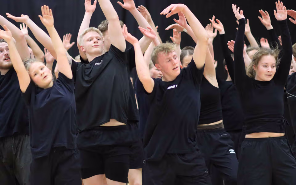 Julegymnastik samler fuldt hus